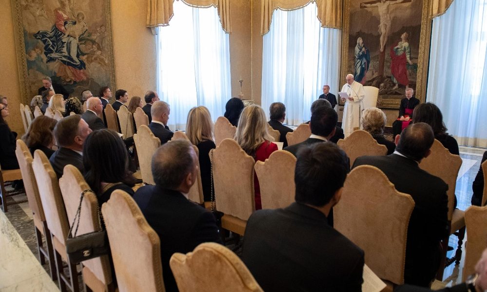 Papa: corruzione cancro che avvilisce