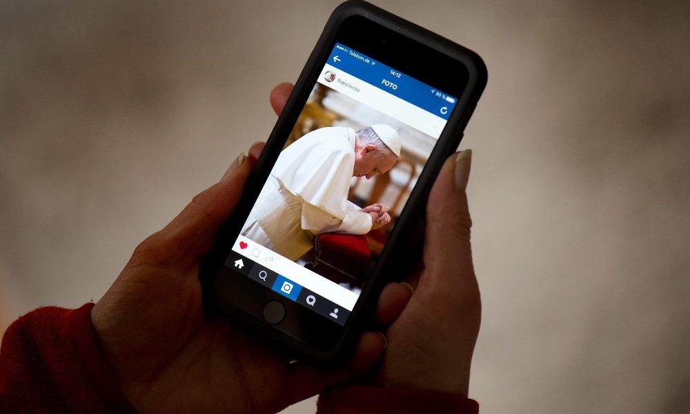 Papa: da 5 anni su Instagram, 7,7 milioni di follower