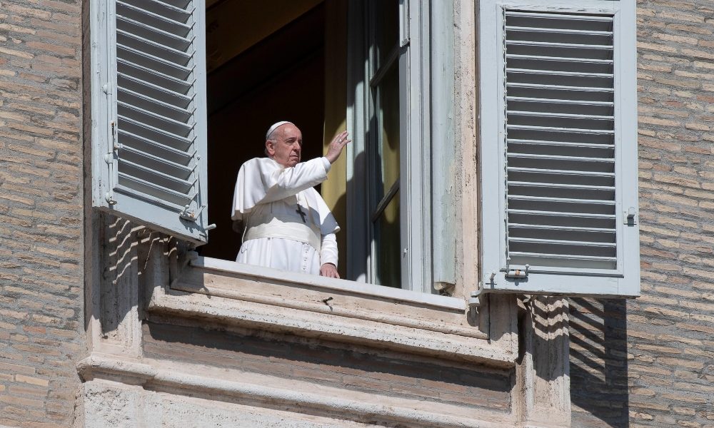Papa esce, e prega in 2 chiese di Roma