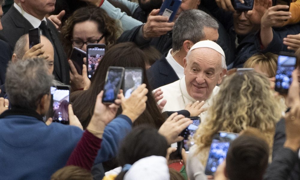 Papa, niente svolta su preti sposati