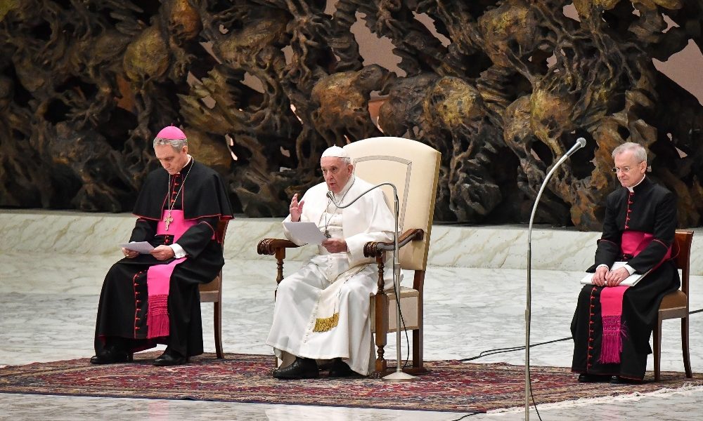 Papa, populismi terreni fertili per odio