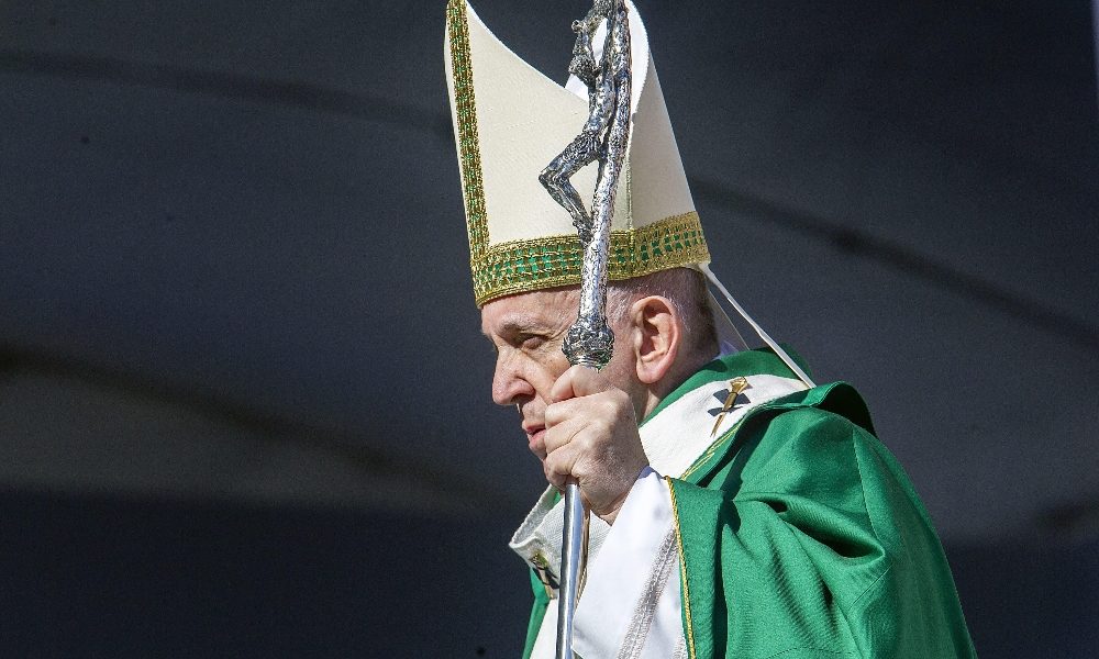 Papa: raffreddore mi tiene a casa