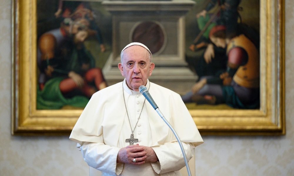 Papa: rapporto McCarrick doloroso, mia vicinanza a vittime