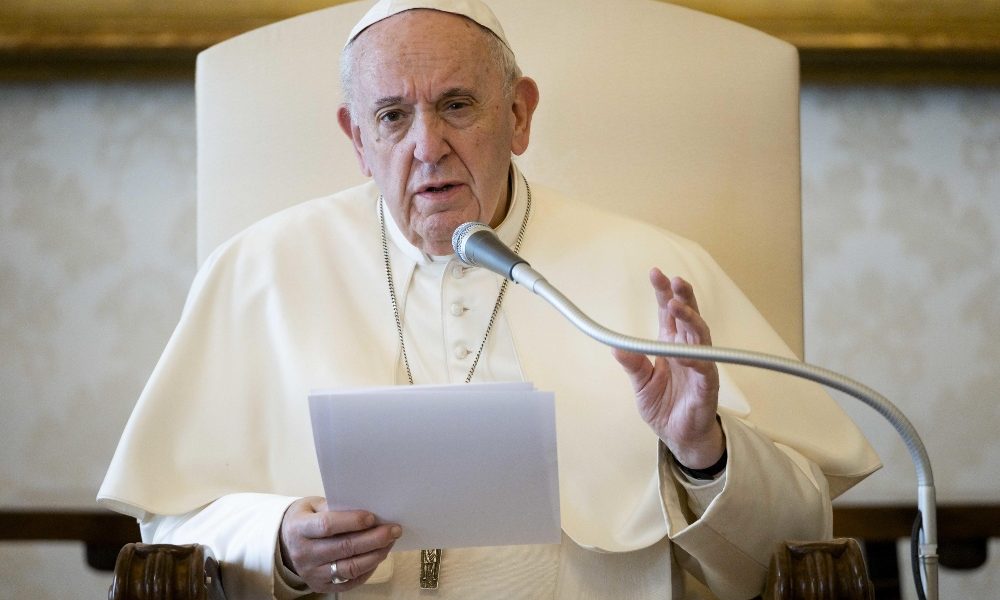 Papa, rilanciare il ‘Vangelo della vita’