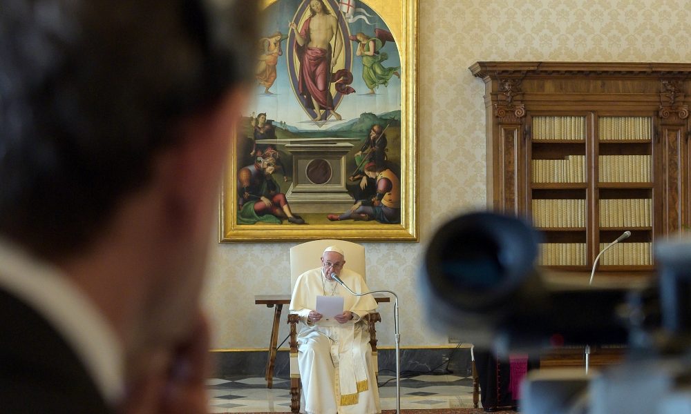 Papa, ‘sacerdoti non sono don Abbondio’