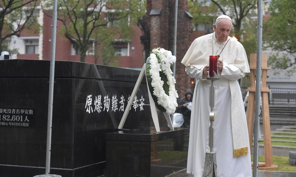 Papa: via armi nucleari dal mondo per contribuire alla pace