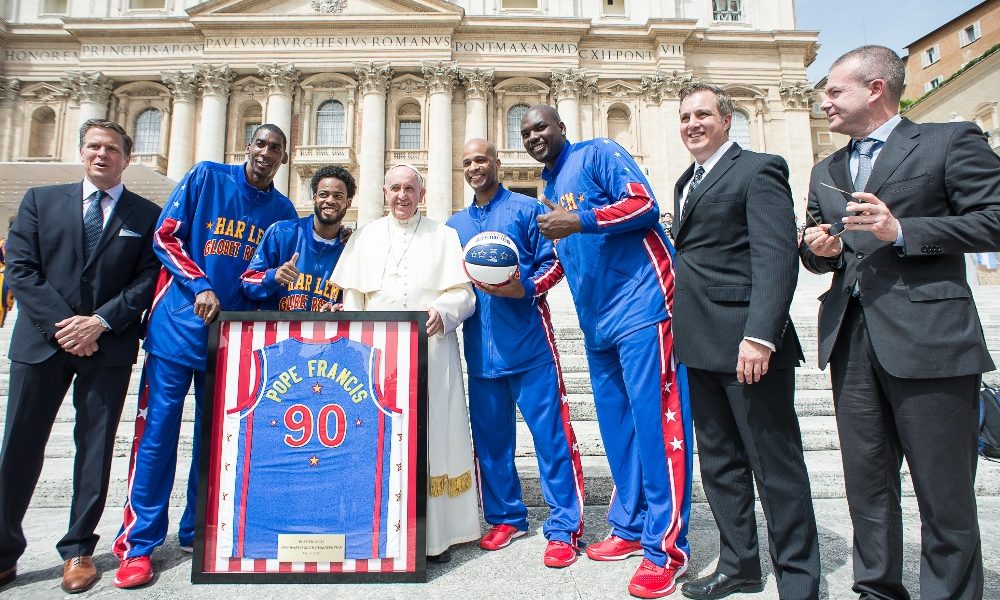 Papa:ad asta maglia Harlem Globetrotters