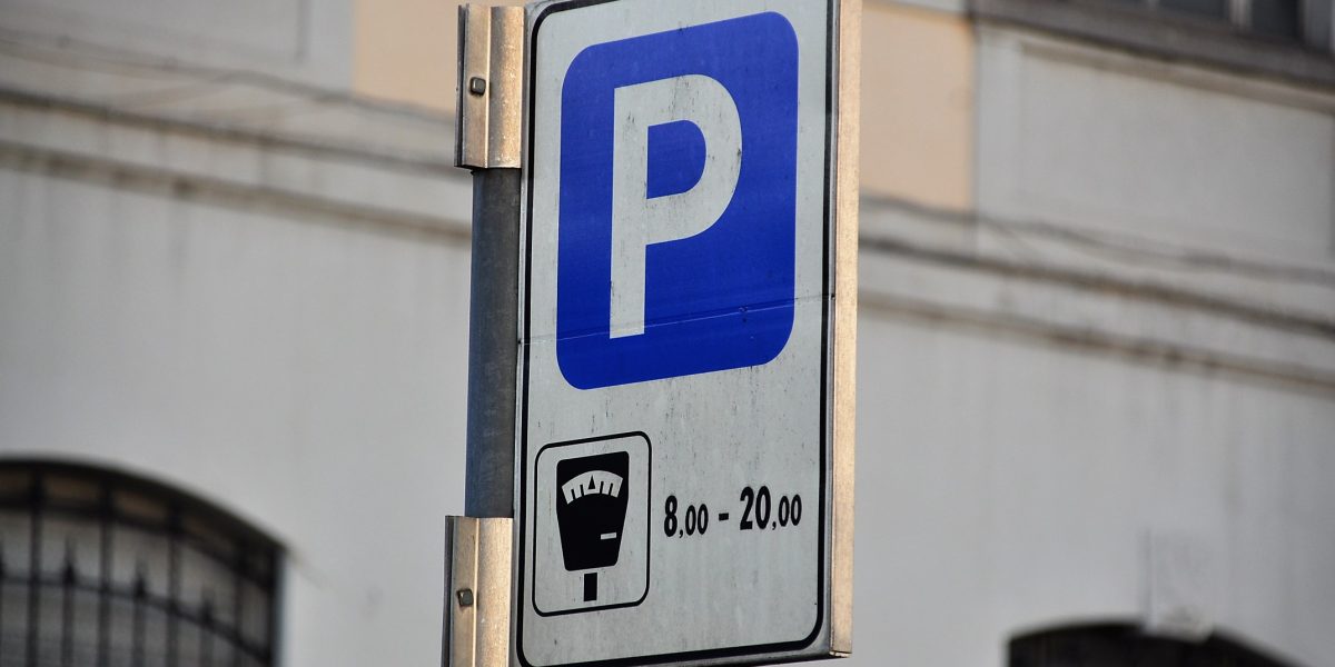 Auto, c’è chi per Natale “regala” la sosta: a Varese nei weekend 1.500 stalli gratis. A Cantù ed Erba iniziative simili