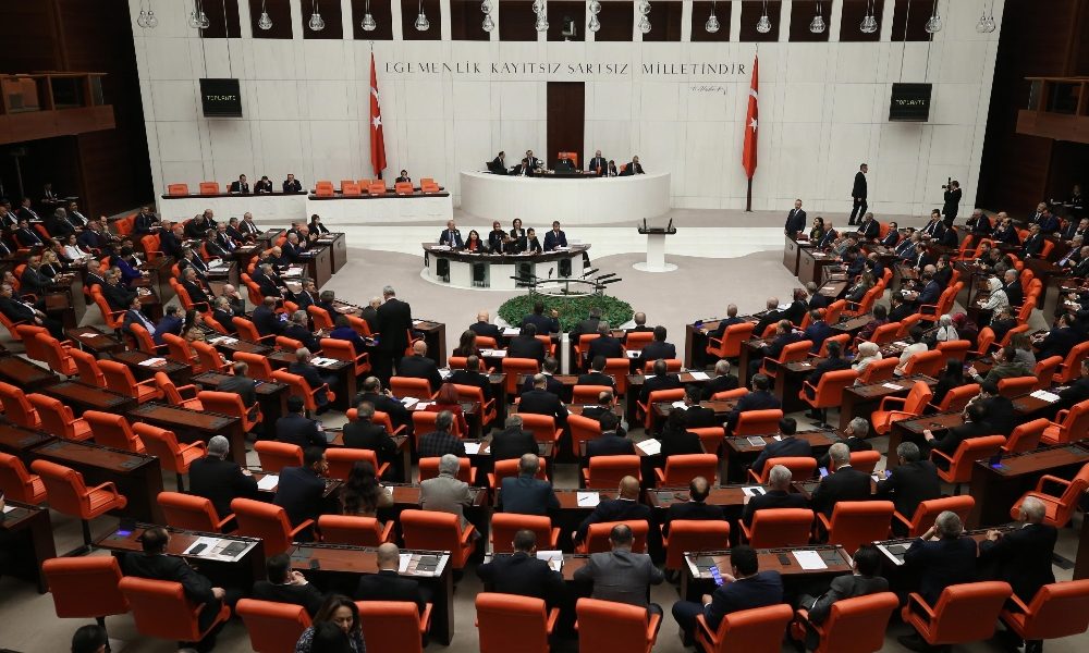 Parlamento turco, ok a truppe in Libia