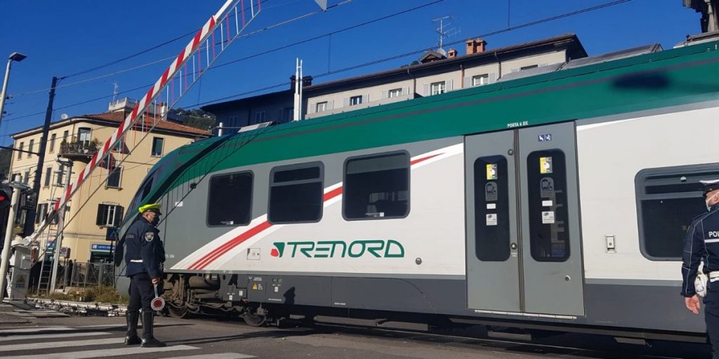 La città bloccata dai passaggi a livello: la campagna di Etv accende il dibattito