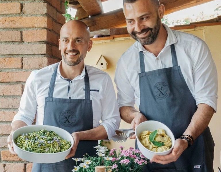 Pasta all’uovo e yoga, Airbnb lancia le esperienze da remoto