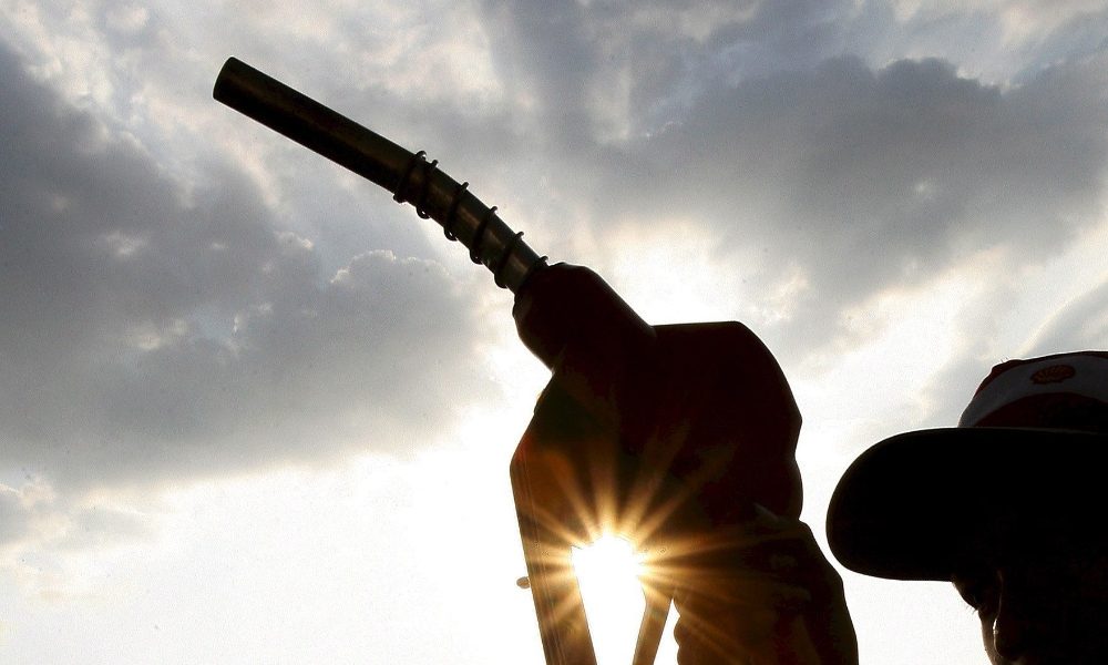 Petrolio: apre a 59,73 dollari al barile