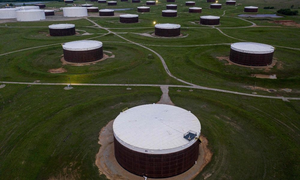 Petrolio: in rialzo a 51 dollari