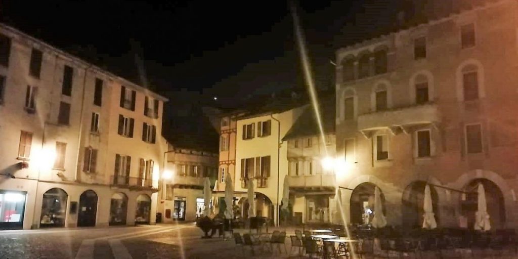 Città deserta nel fine settimana del coprifuoco. Arrivano anche le prime sanzioni amministrative