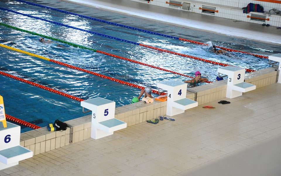 Acqua fredda, piscina di Muggiò chiusa