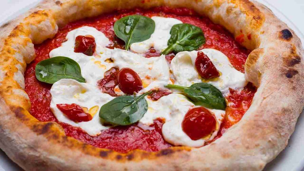 Non crederai quali sono le pizzerie TOP in Italia | Mangi qui e ti accorgi che il paradiso esiste davvero