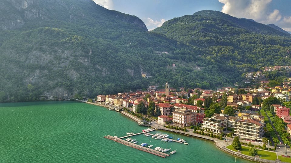 Lago di Lugano colorato di verde, le spettacolari immagini