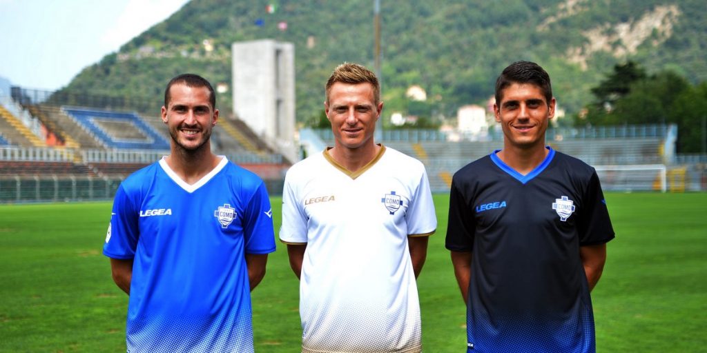 Calcio Como, le nuove maglie con piccoli pois