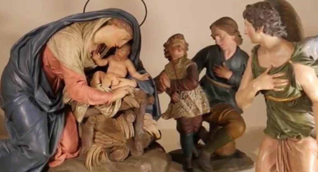 La bellezza del presepe in una mostra allestita in via Milano Alta