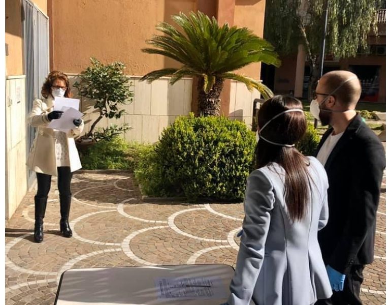 Promessa di matrimonio in mascherina