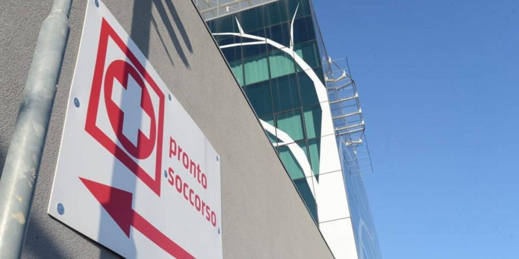 Litigio tra ragazze a Villa Guardia: 22enne in ospedale colpita da un bicchiere