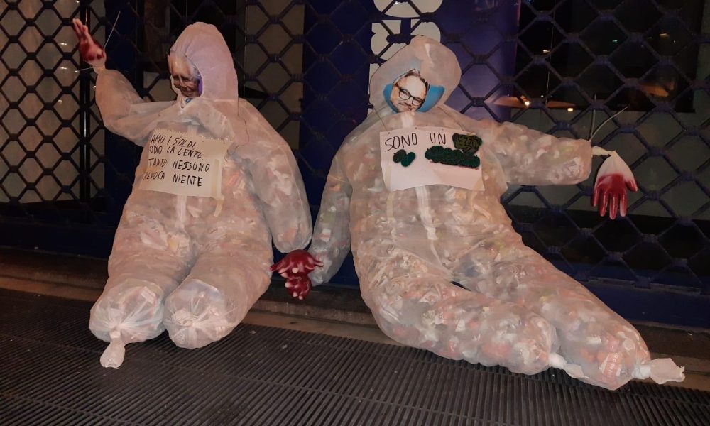 Protesta con fantocci Benetton e Toscani