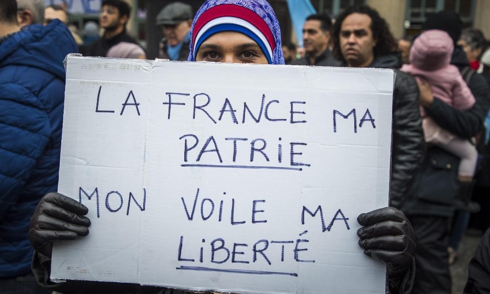 Protesta della Francia, stop a campagna europea anti-islamofobia