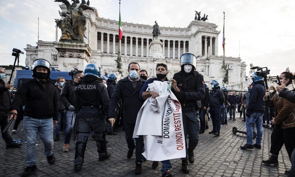 Protesta non autorizzata in centro Roma, alcuni fermi