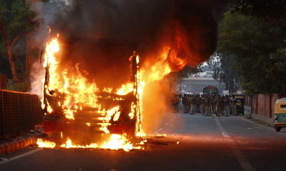 Proteste India, 8 morti e 1.200 arresti
