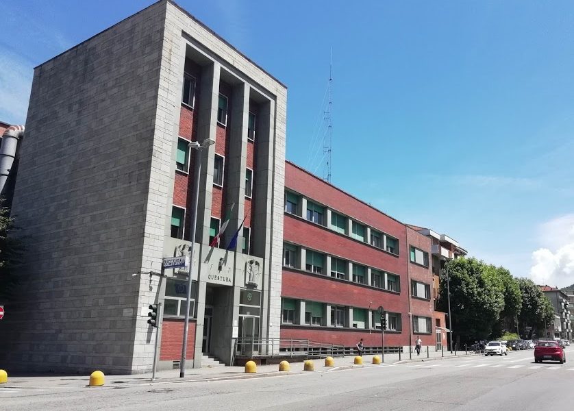 Aggredita in viale Innocenzo. La polizia cerca il compagno