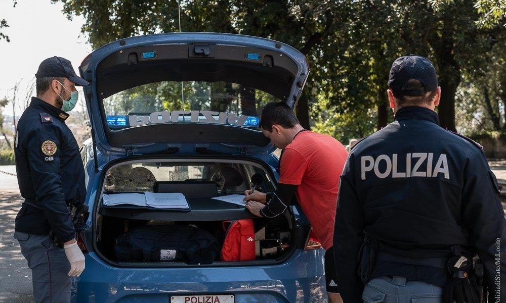 Ragazzo fermato 6 volte, foglio di via