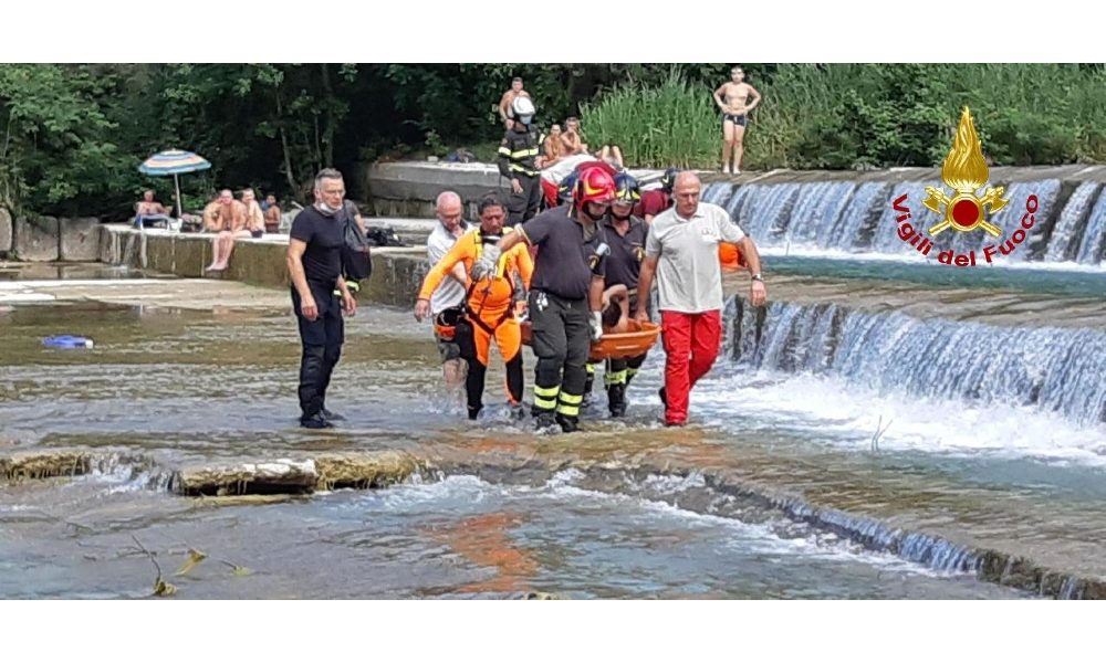 Ragazzo incastrato in fiume nel Bolognese, salvato da Vvf
