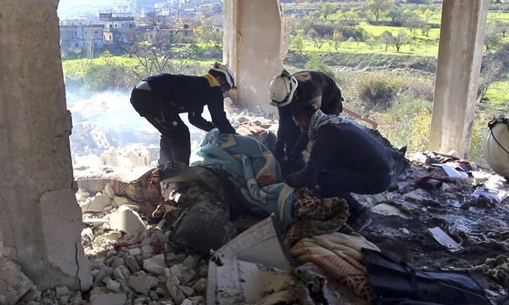 Raid a Idlib, 70 mila sfollati in fuga