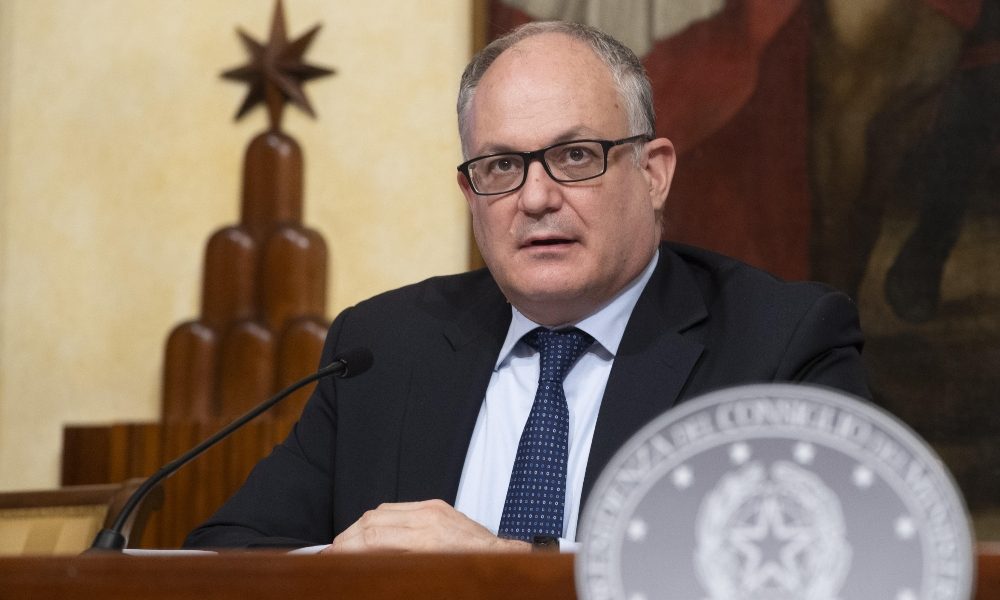 Recovery: Gualtieri, nel 2021 spenderemo 15 mld di sussidi