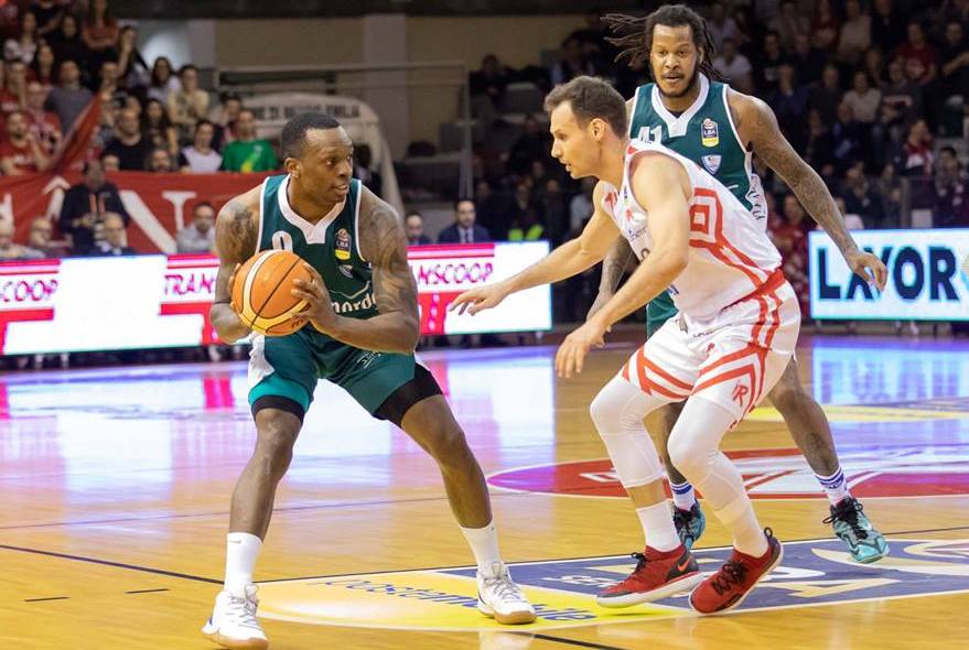 Pallacanestro Cantù, lunedì la sfida con Brindisi. Quaglia lascia i brianzoli, al suo posto Olgiati