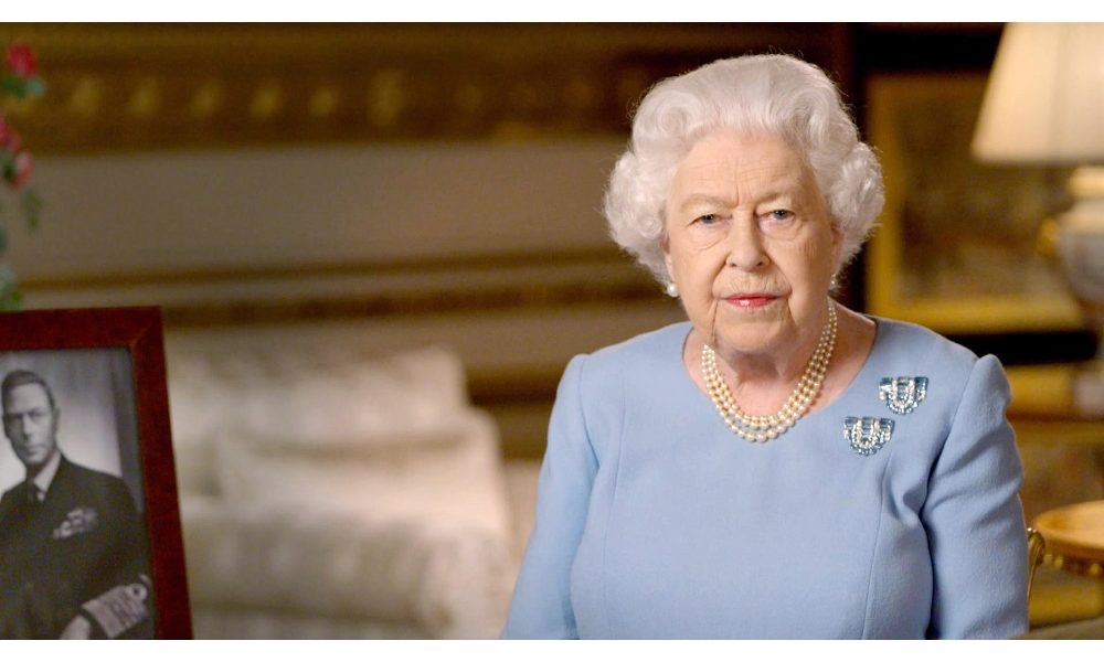 Regina a Inghilterra “consegnai Rimet ’66, auguri per domani
