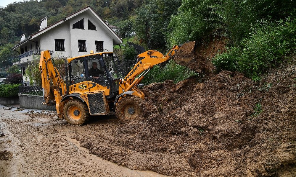 Riaperta A6, sfollati e isolati