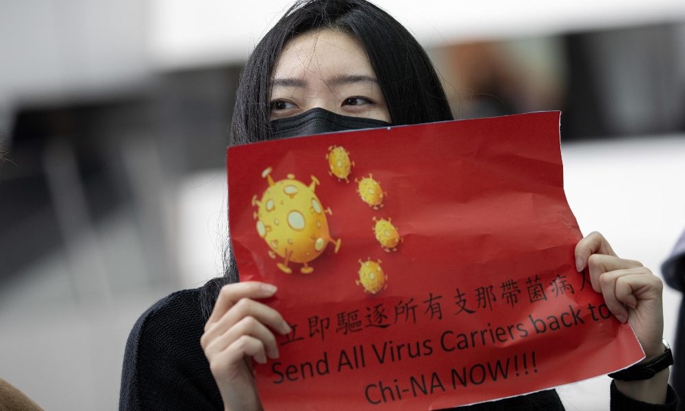 Rientra da Cina e si mette in quarantena
