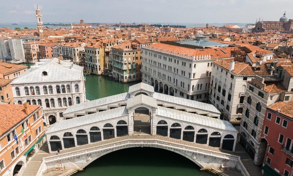 Rissa a Venezia, coinvolta una quarantina di adolescenti