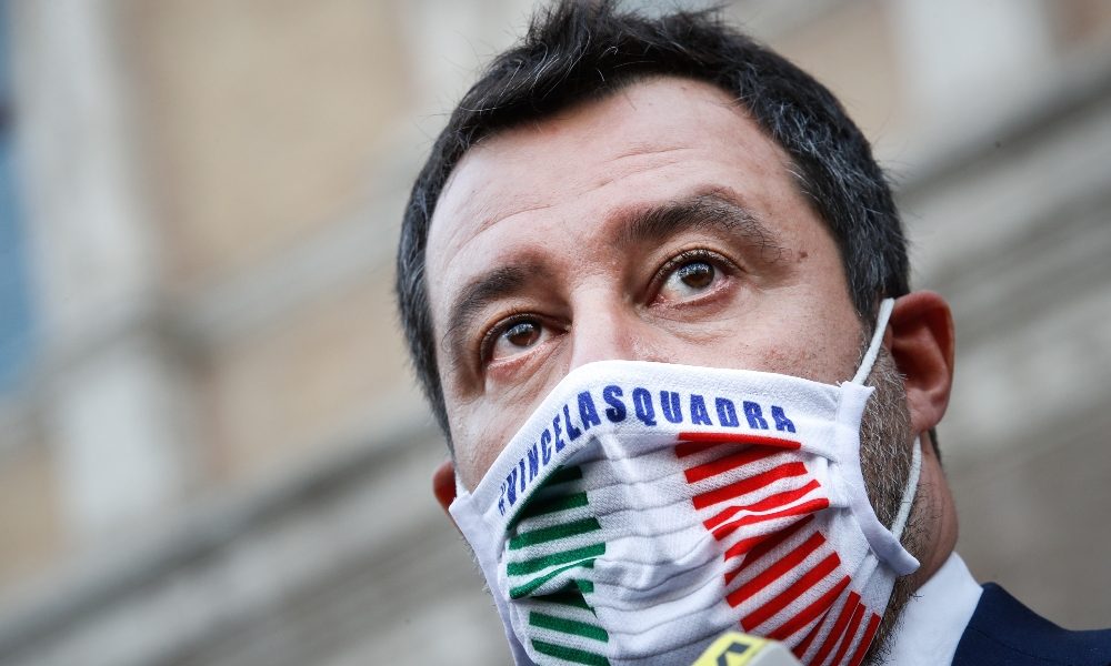 L’invito natalizio di Currò a Salvini: «Porti i pasti ai clochard di Como»