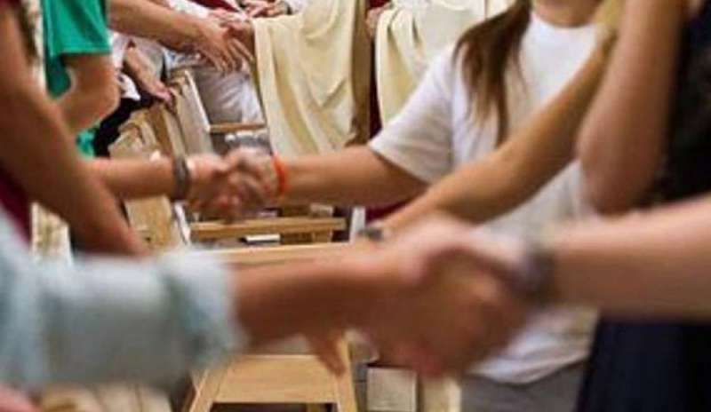 Coronavirus, la nota della Diocesi: nessuno scambio della pace durante le messe