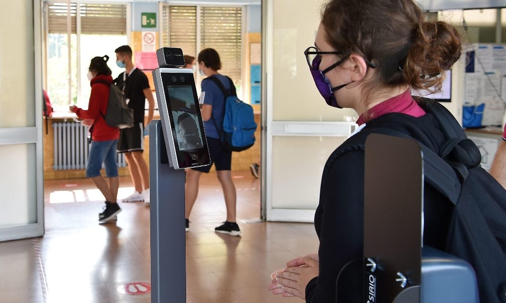 Coronavirus, a scuola i casi sono quadruplicati. L’Ats inaugura un portale per i test