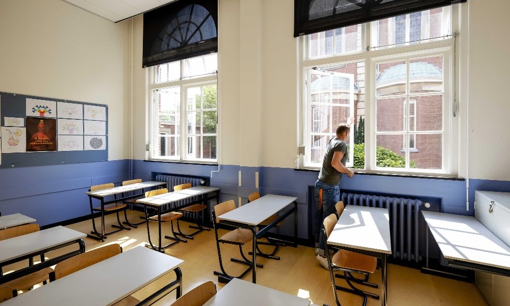 Allarme scuola: «Mancano docenti e personale per ripartire in sicurezza»
