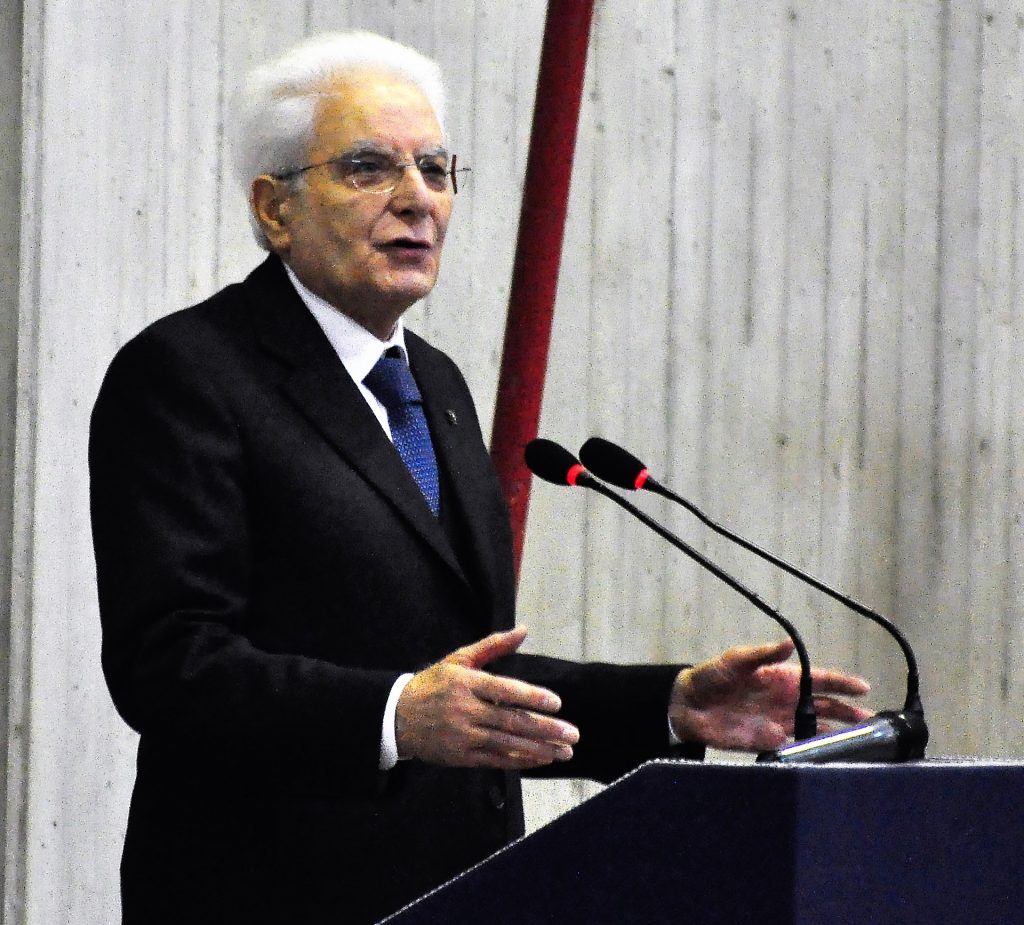 La Lega ai sindaci della Lombardia: «Via la foto del presidente Mattarella». Arosio: «Si può anche solo girare»