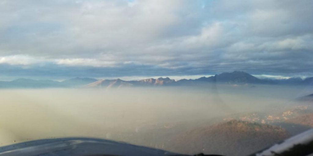 L’aria sul Lario è sempre più irrespirabile  ma la Regione deciderà lo stop solo lunedì