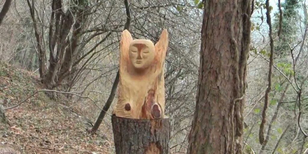Il “Sentiero dello Spirito del Bosco”: la magia delle sculture di Cortinovis
