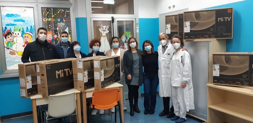 L’associazione S.P.R.IN.T dona alla Pediatria dell’ospedale di Cantù 10 televisori