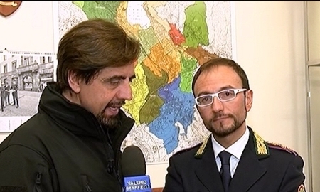 Gli automobilisti svizzeri non pagano le multe: a “Striscia la notizia” Staffelli con il comandante Ghezzo