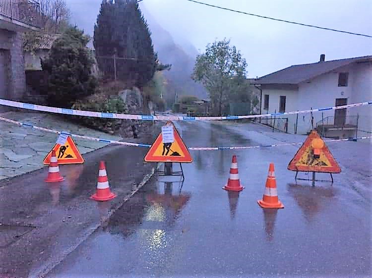 Maltempo. Interrotta per frana la strada della Val Cavargna. Smottamento sulla Provinciale Onno-Valbrona