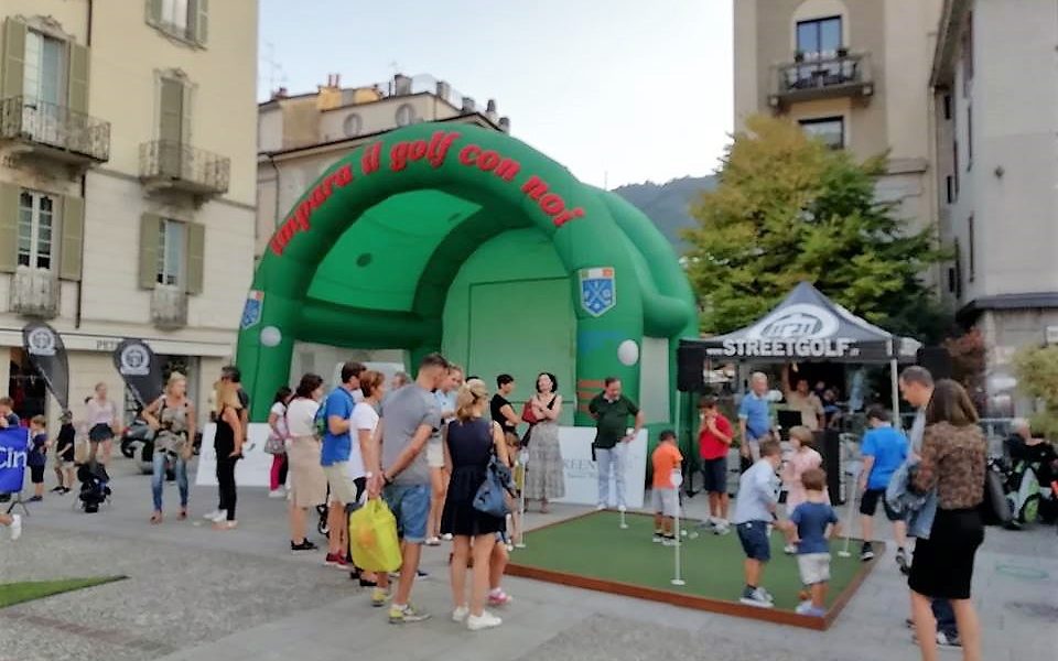 Domenica arriva il golf tra le piazze del centro